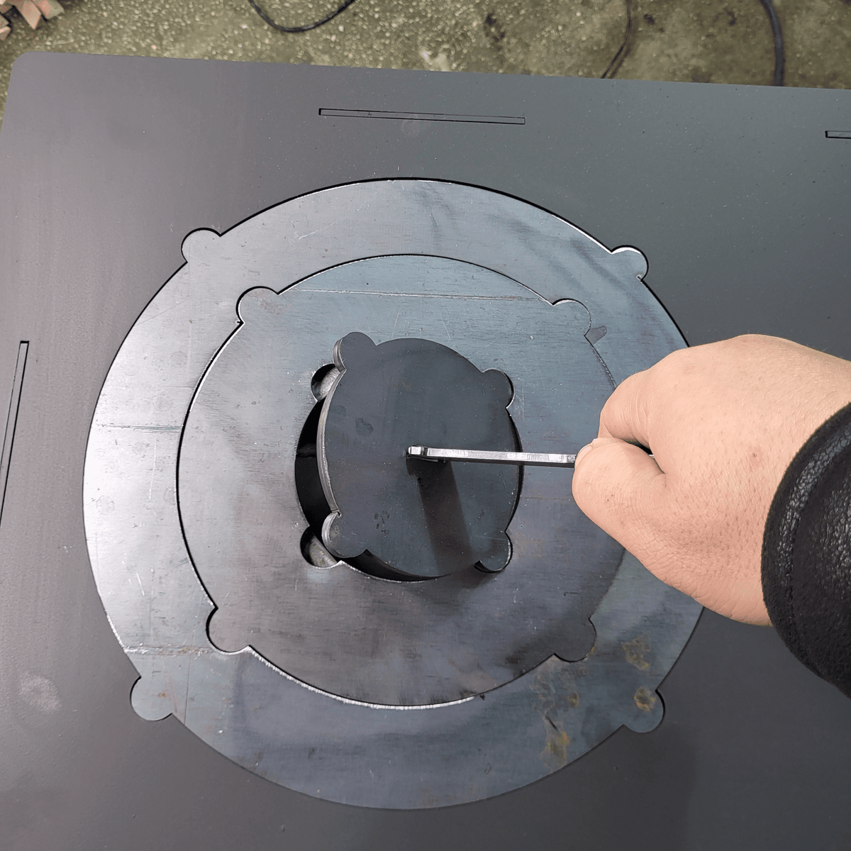 Soba metalica pe lemne cu plita si inele detasabile, cenusar si tub de convectie naturala - BUZ.RO