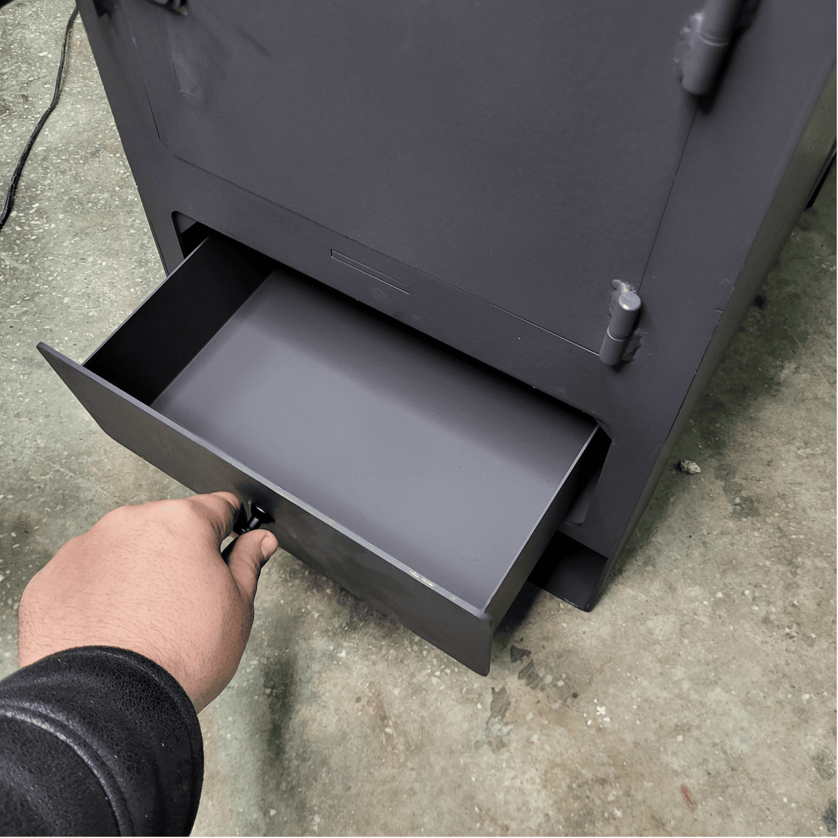 Soba metalica pe lemne cu plita si inele detasabile, cenusar si tub de convectie naturala - BUZ.RO