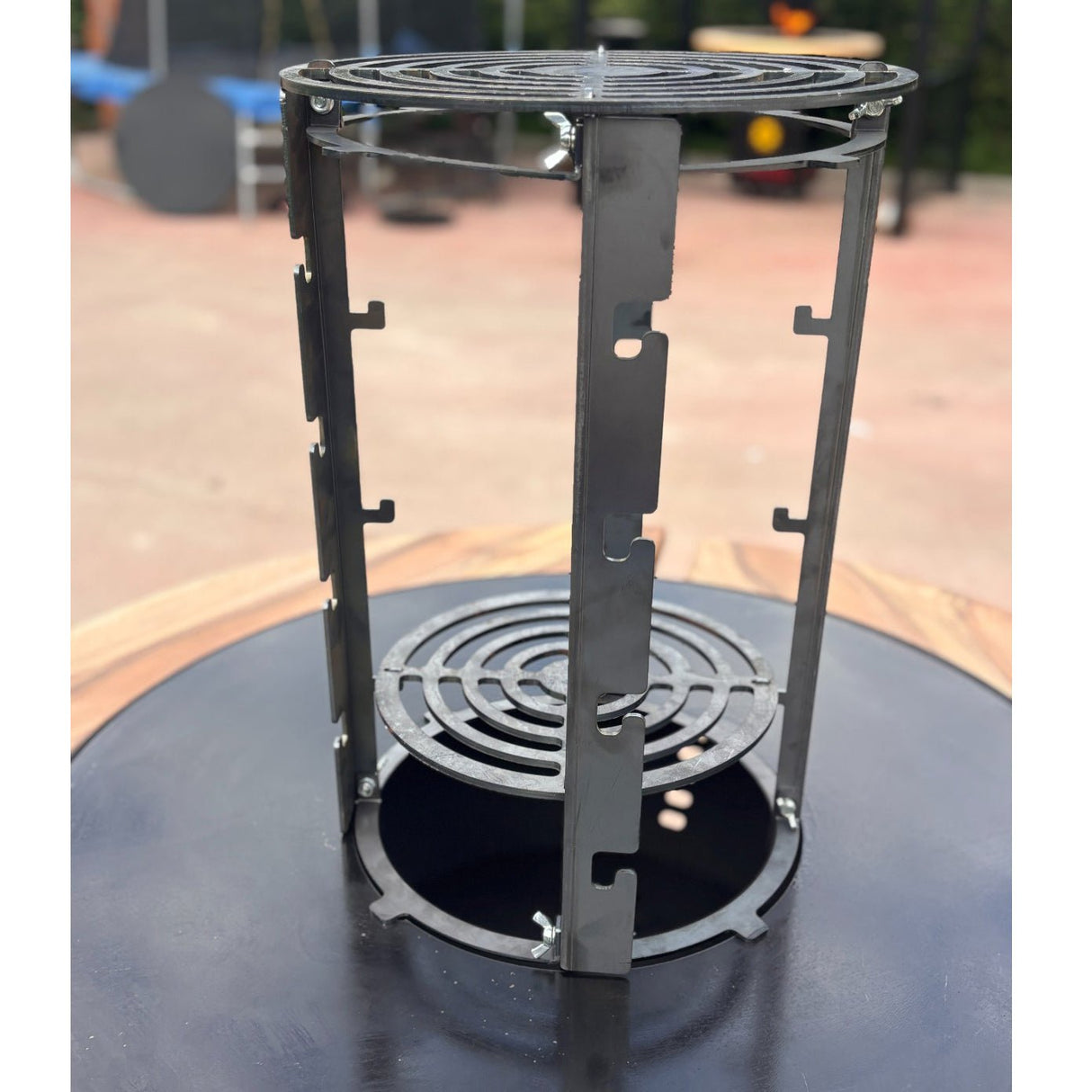 Turnulet pentru afumat |afumatoare mobila pentru firepit| coacere lenta| 4 nivele| - BUZ.RO